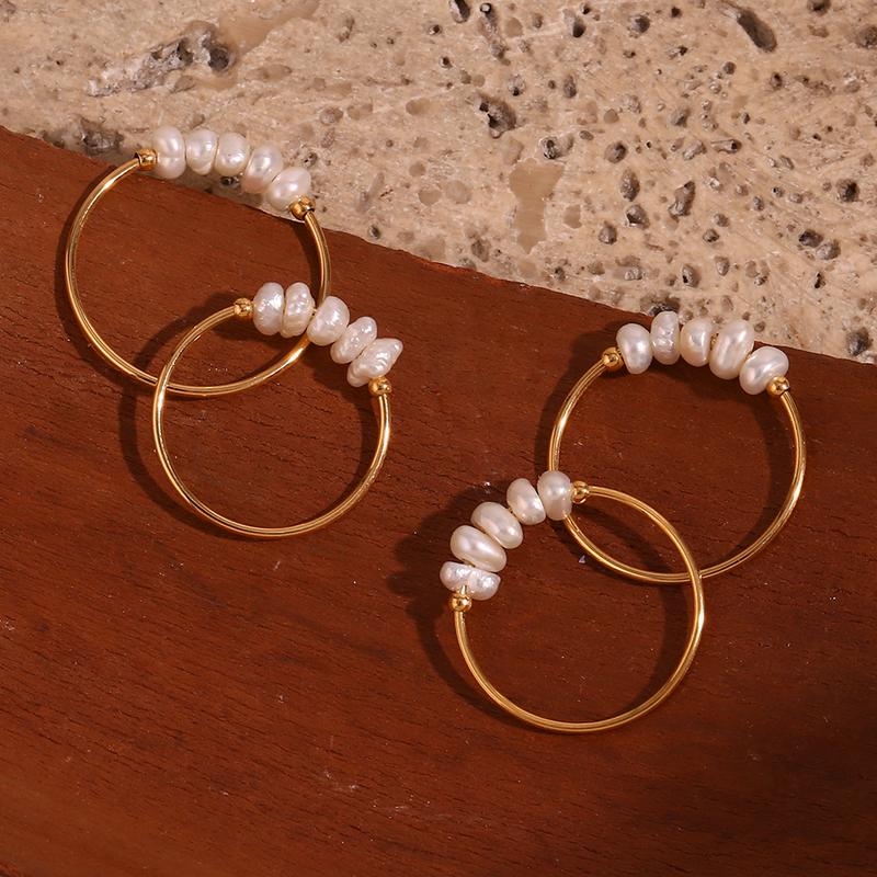 Gold pearl ring