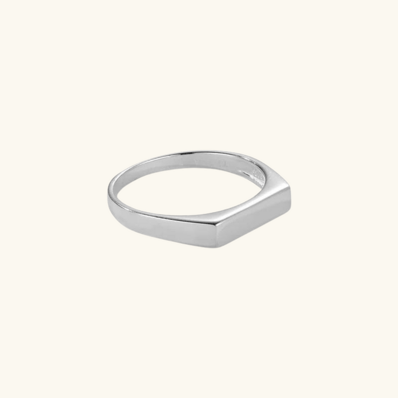 Silver signet | Leslie