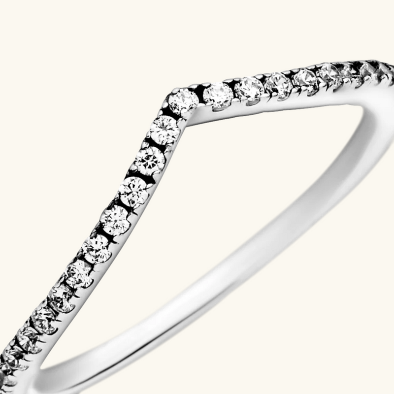 Silver V ring | Angelina