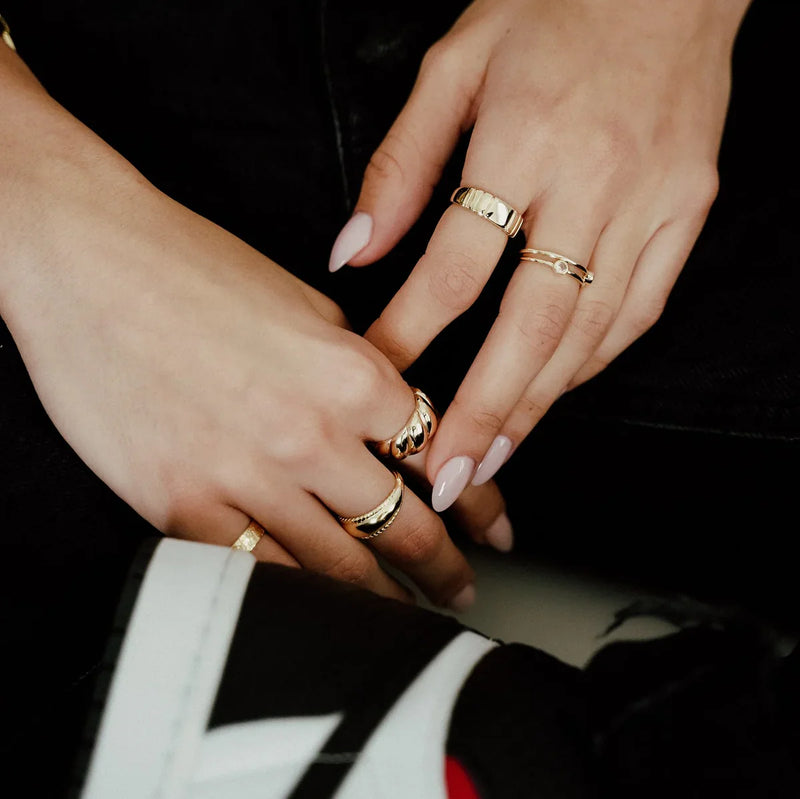Spinning gold ring | shell