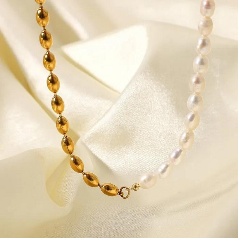 Pearl necklace | Julia