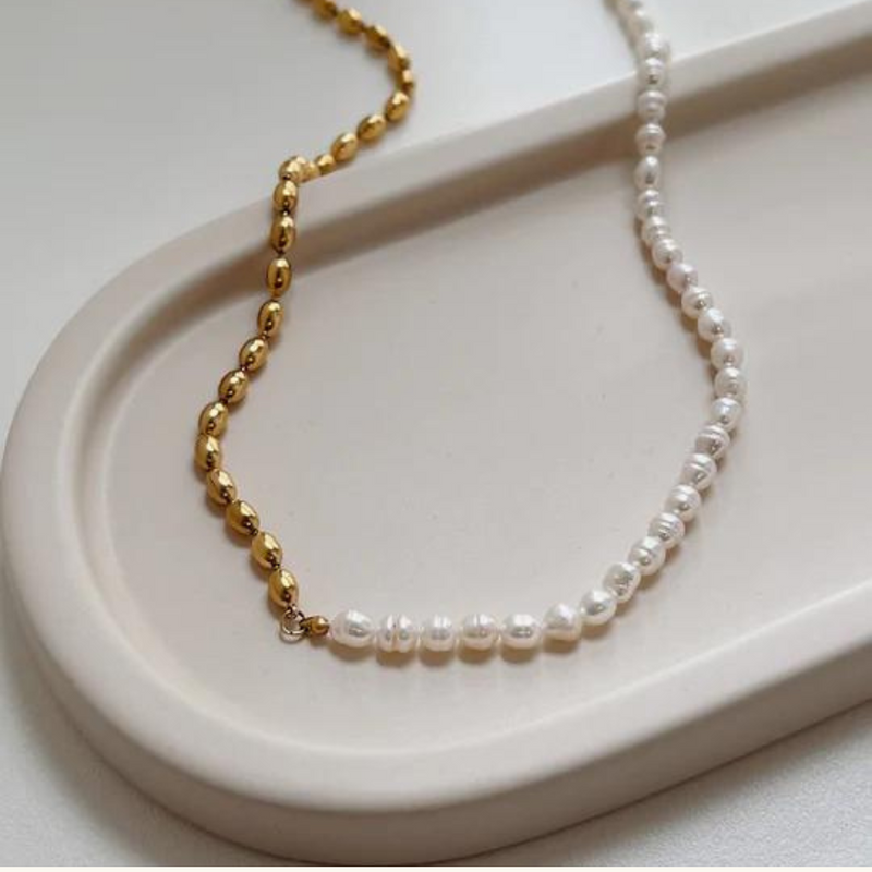 Pearl necklace | Julia