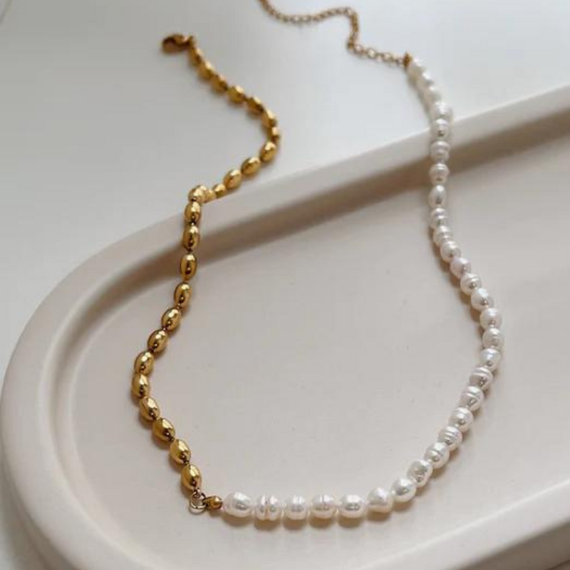Pearl necklace | Julia