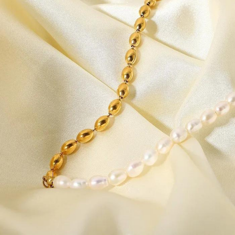 Pearl necklace | Julia