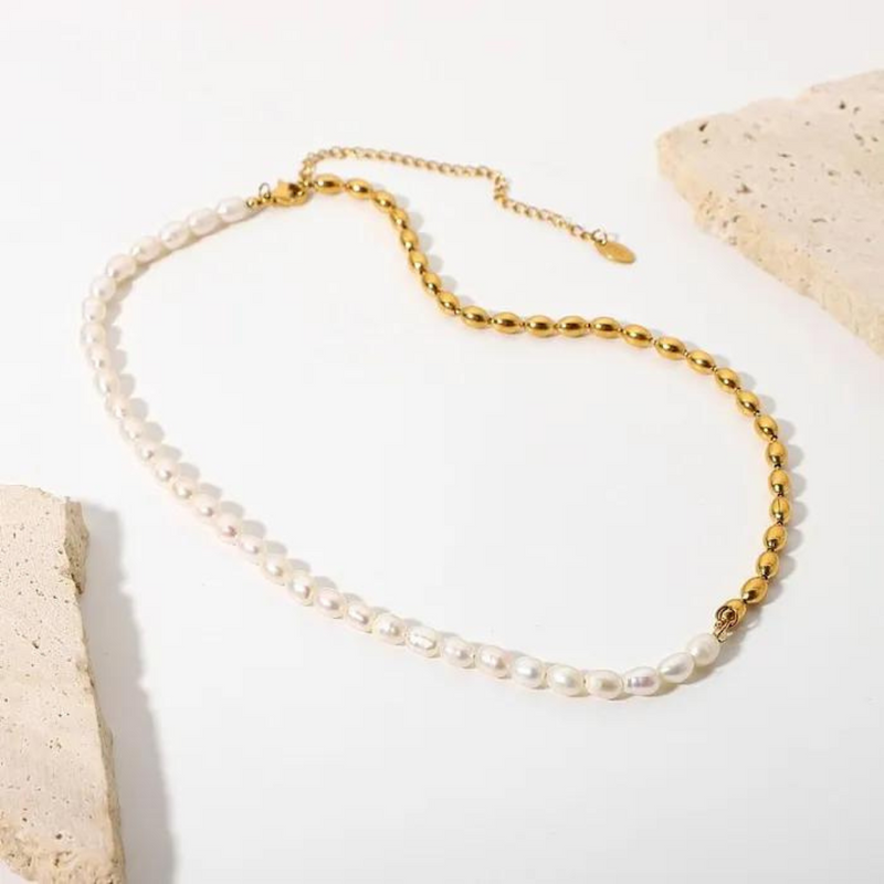Pearl necklace | Julia