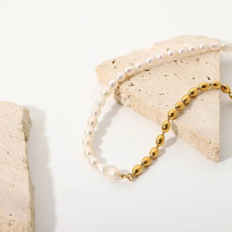Pearl necklace | Julia