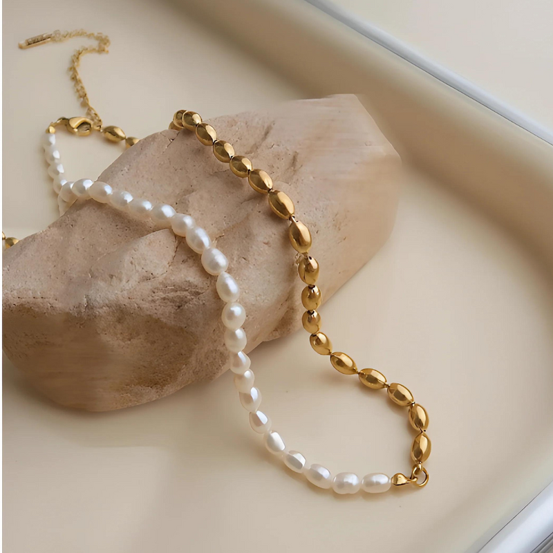 Pearl necklace | Julia