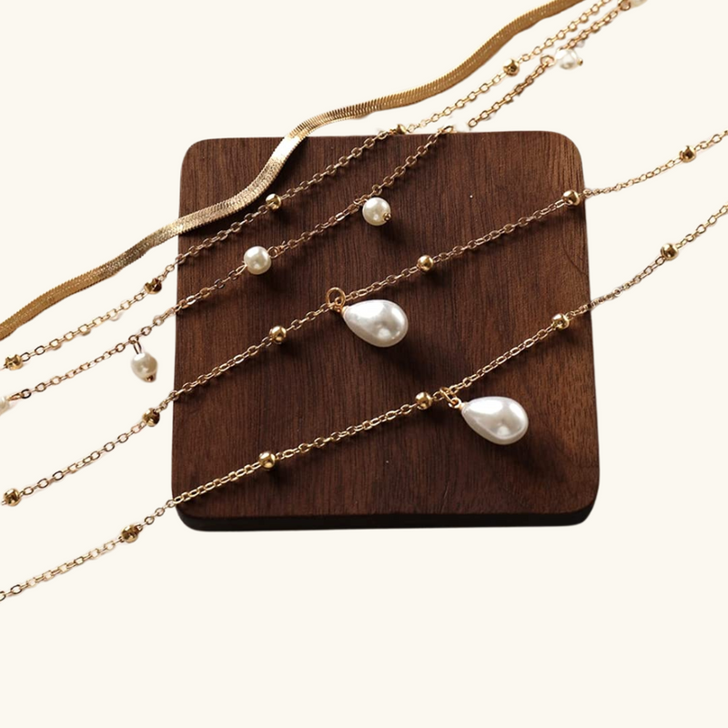 Gold Pearl Necklace | Sandra