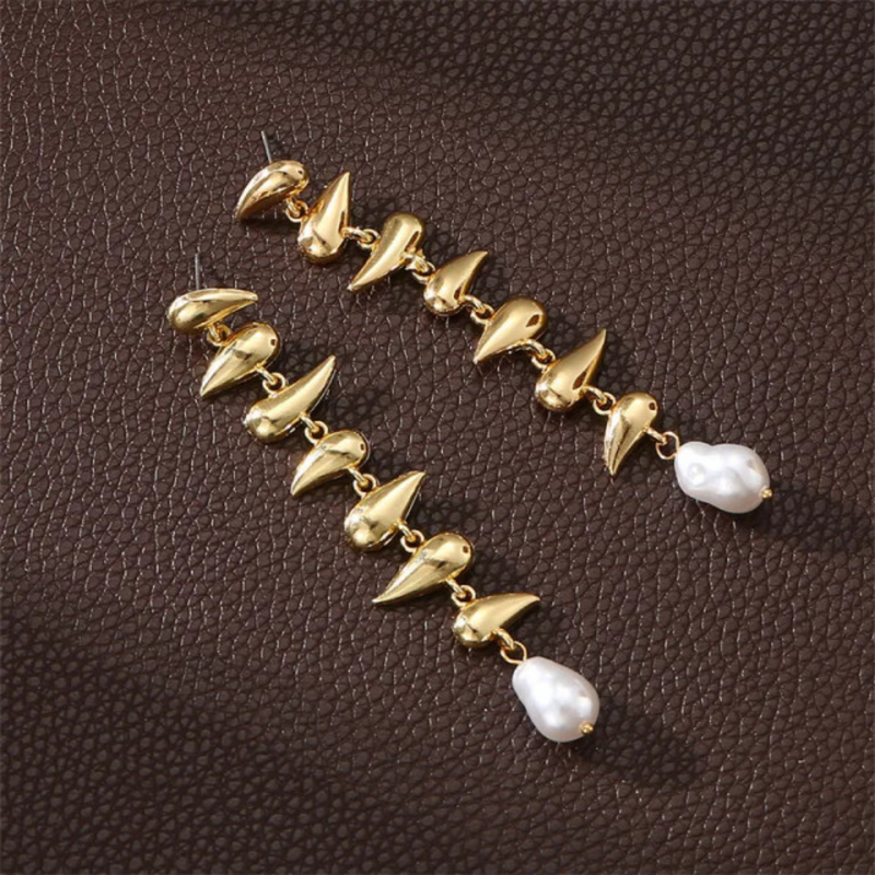Dangling gold earrings | Leah