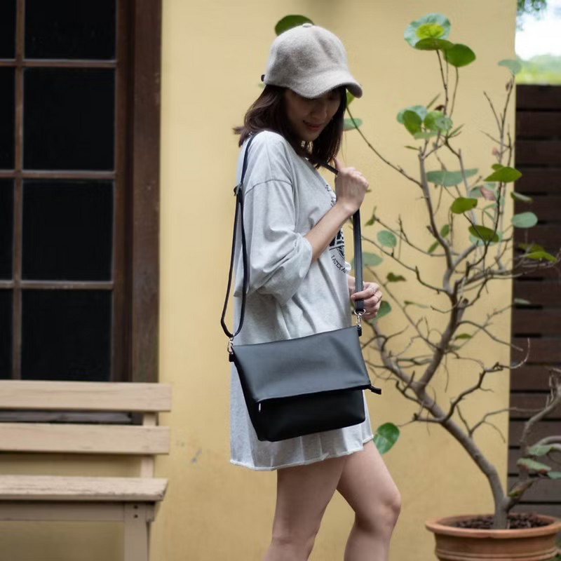 Leather Side Bag | Daniel