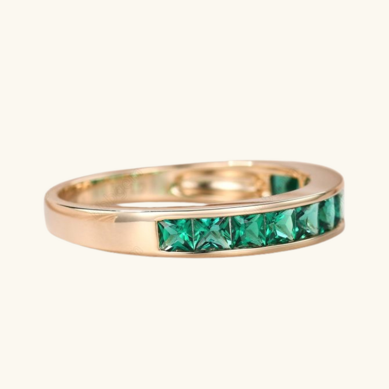 Gold diamond ring | Vivian
