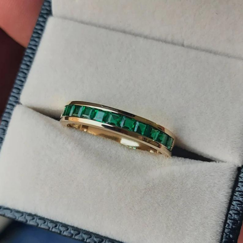 Gold diamond ring | Vivian
