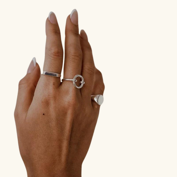 Silver signet | Leslie