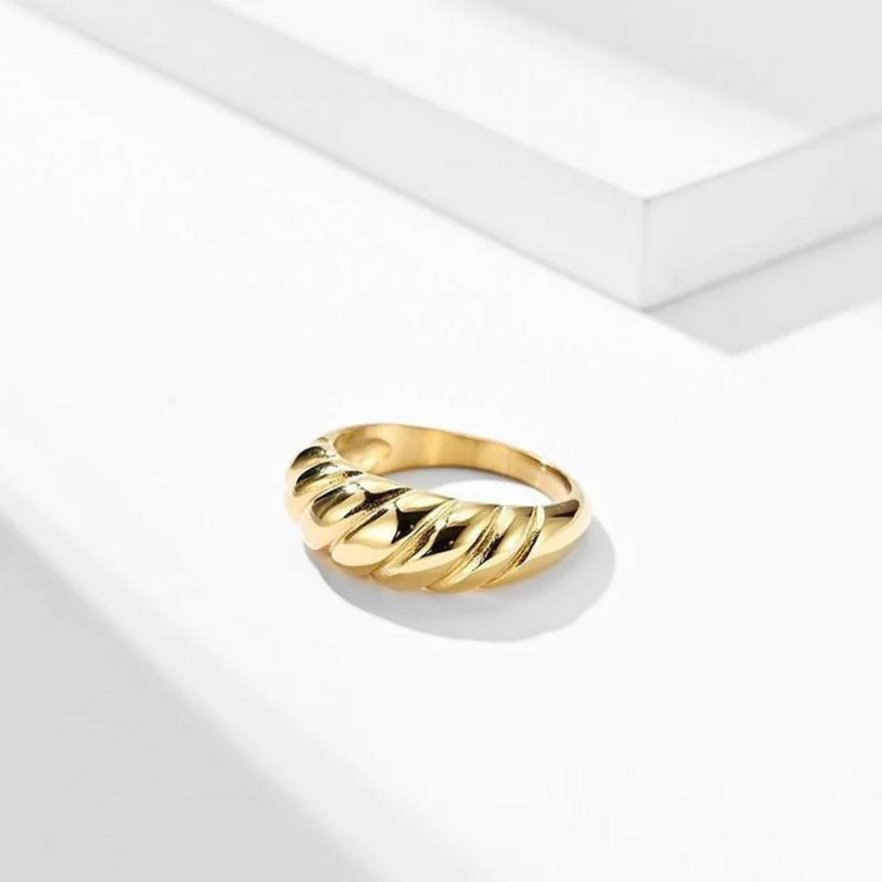 Spinning gold ring | shell