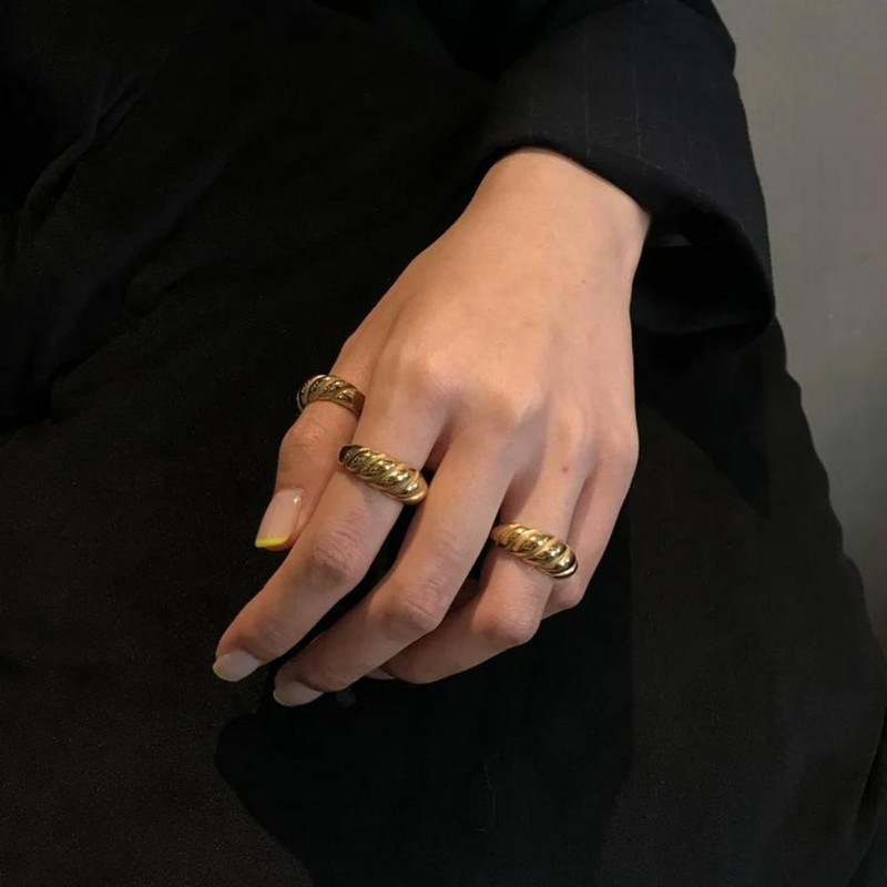 Spinning gold ring | shell