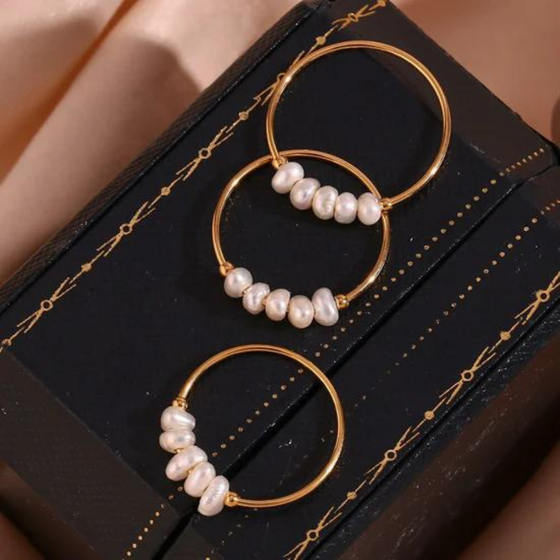 Gold pearl ring