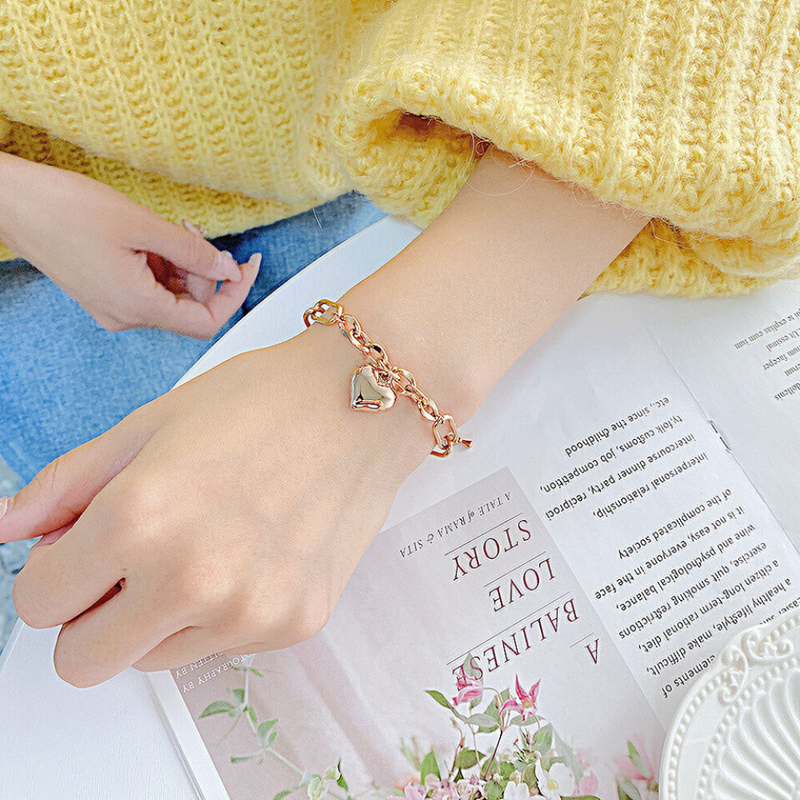Gold heart bracelet | Camila
