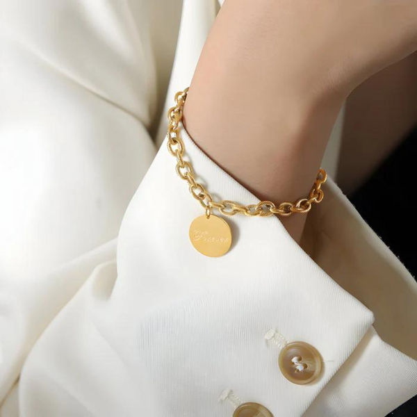 Gold bracelet with a pendant | Louisa