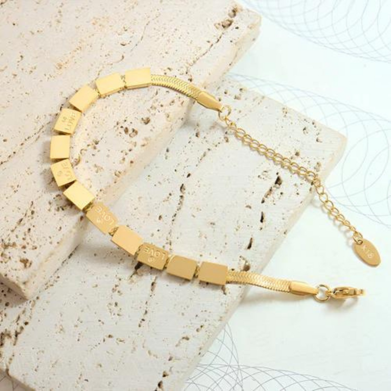 Gold cube bracelet | Isabel