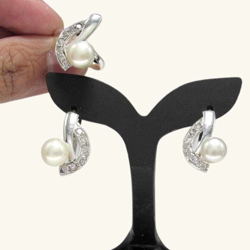 Silver pearl earrings | Jessica