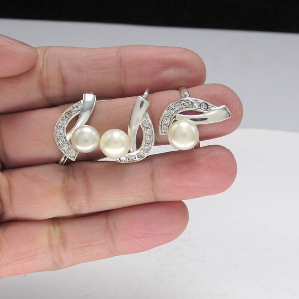 Silver pearl earrings | Jessica